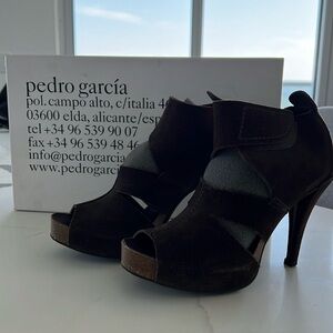 Pedro Garcia “Charlie” suede heels